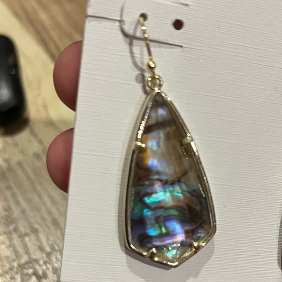 Kendra Scott Camry Gold Iridescent Abalone Shell Drop Earrings - Picture 3 of 7